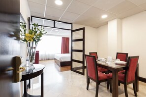 Master Suite | Una cassaforte in camera, tende oscuranti, ferro/asse da stiro