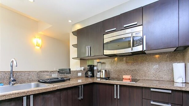 Kondominium | Dapur pribadi | Mesin pembuat kopi/teh, lemari es besar, microwave, dan oven