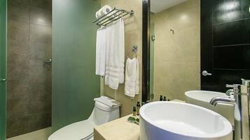 Condo | Baño | Regadera, amenidades de baño gratuitas, secadora de cabello, toallas