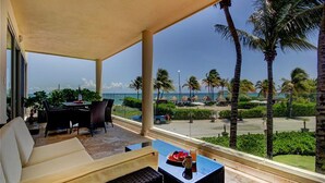 Unclassified image, 4 of 60, button - Elements 122 by Tripintravel (Playa del Carmen)