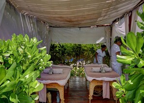 A massage parlor with two treatment tables under a canopy, surrounded by lush greenery. - Elements GH09 by Tripintravel (Playa del Carmen)