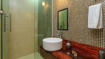 Condo | Baño | Regadera, amenidades de baño gratuitas, secadora de cabello, bidet