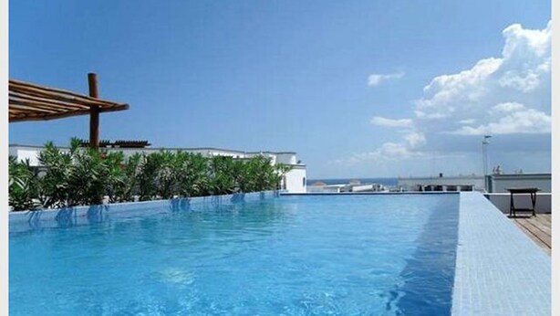A swimming pool with a view of the ocean and a clear sky. - Infinito 03 by Tripintravel (Playa del Carmen)