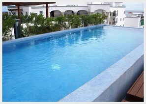 Kolam renang outdoor