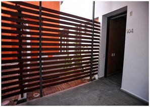 Pintu masuk properti