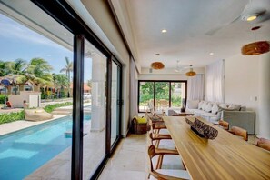 Biệt thự | Khu vực ăn uống tại phòng