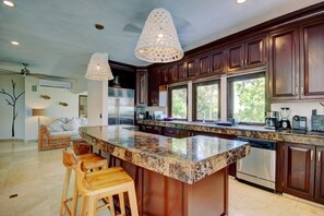 Villa | Eigene Küche | Großer Kühlschrank, Mikrowelle, Ofen, Herdplatte