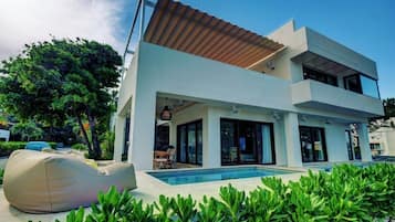 Kolam renang outdoor