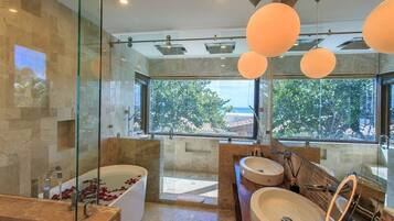 Villa | Baño | Regadera, amenidades de baño gratuitas, secadora de cabello, toallas