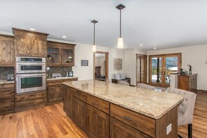 House, 3 Bedrooms | Private kitchen | Fridge, microwave, oven, dishwasher - Snowline Vista Lodge -- Ev #3296 3 Bedroom Home by RedAwning (Estes Park)