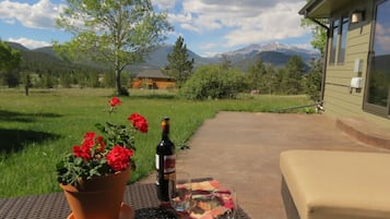 House, 3 Bedrooms | Property grounds