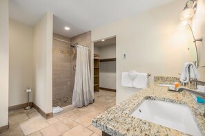 Maison, 3 chambres | Salle de bain | SĂšche-cheveux, serviettes fournies, shampoing