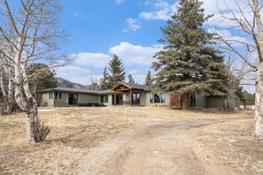 House, 3 Bedrooms | Exterior - Snowline Vista Lodge -- Ev #3296 3 Bedroom Home by RedAwning (Estes Park)