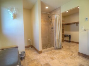 House, 3 Bedrooms | Bathroom | Hair dryer, towels, shampoo - Snowline Vista Lodge -- Ev #3296 3 Bedroom Home by RedAwning (Estes Park)