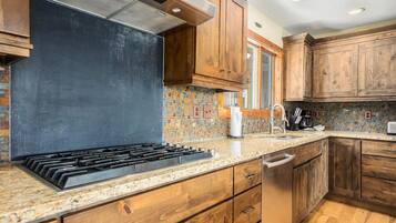 Rumah, 3 kamar tidur | Dapur pribadi | Lemari es, microwave, oven, dan mesin pencuci piring