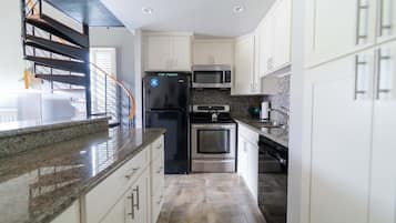 Condo, 1 Bedroom | Private kitchen