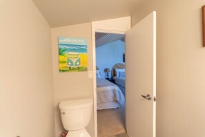 Condo, 1 phòng ngủ | Phòng tắm | Khăn tắm