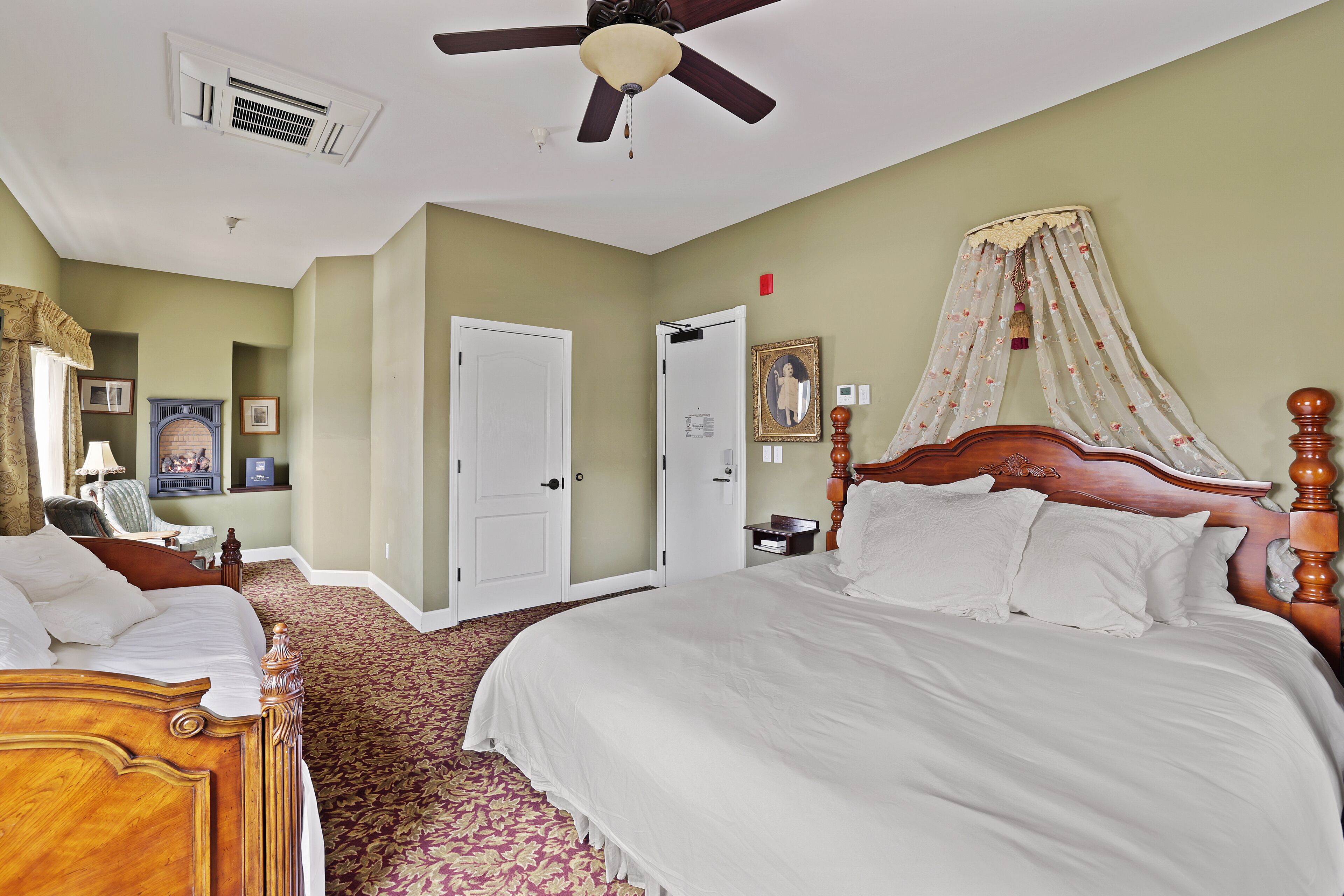 suite, 1 queen bed | premium bedding, individually decorated, individually furnished