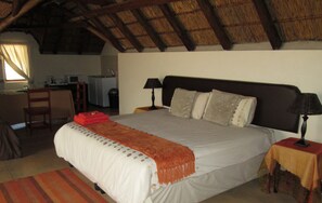 3 bedrooms, iron/ironing board, free WiFi, bed sheets - Waterberg INN (Modimolle)