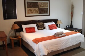 Deluxe Double Room | 3 bilik tidur, seterika/papan seterika, Wi-fi percuma, cadar katil 