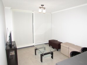 Apartment, 2 Schlafzimmer, 2 Bäder | Wohnbereich | Flachbildfernseher