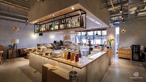 Desayuno buffet diario (JPY 2300 por persona)