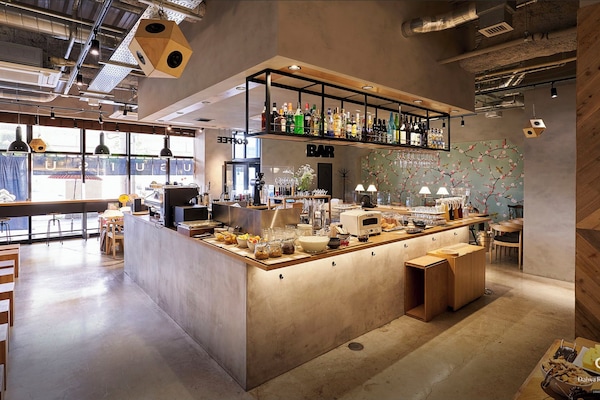 Bữa sáng buffet hàng ngày (2300 JPY/mỗi người)