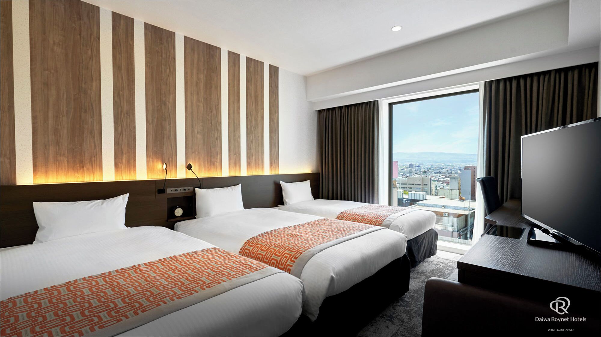 Down comforters, in-room safe, desk, blackout drapes