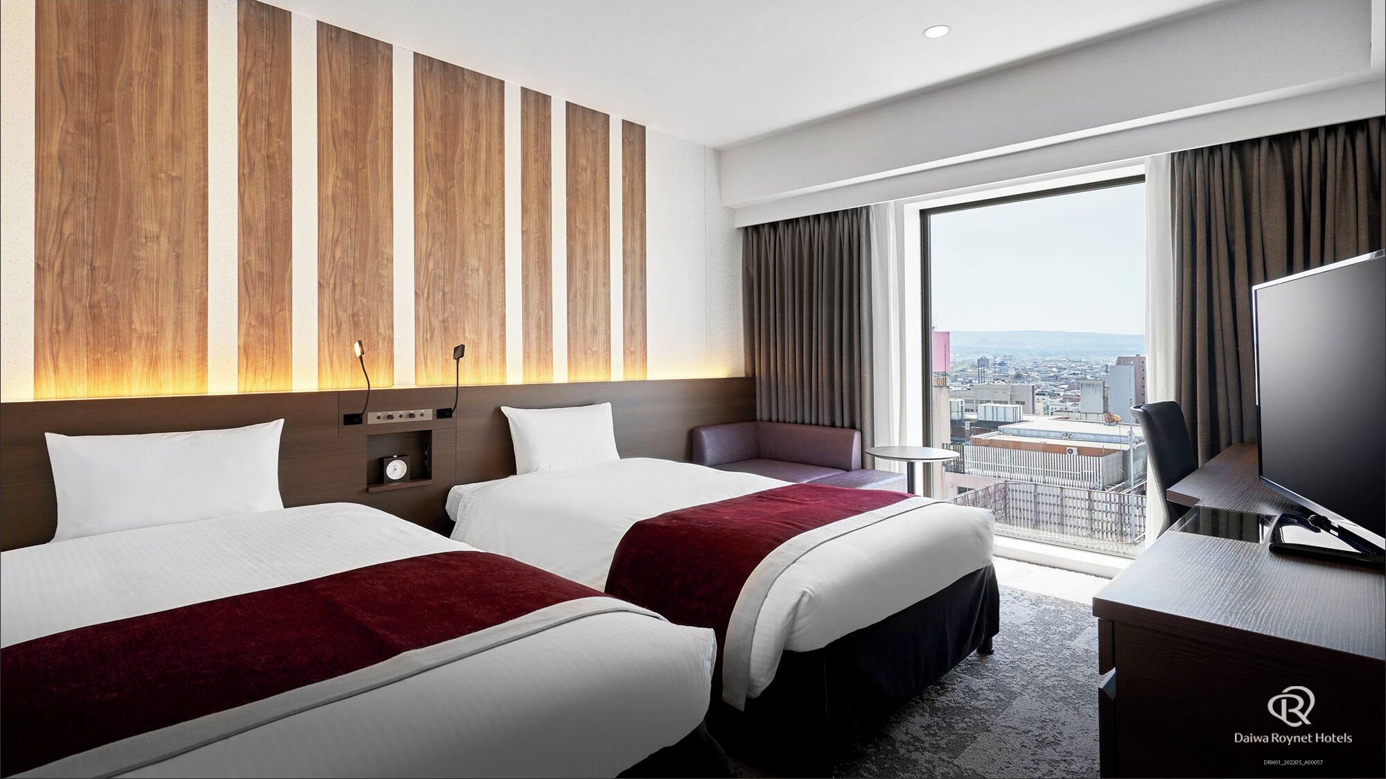 Down comforters, in-room safe, desk, blackout drapes