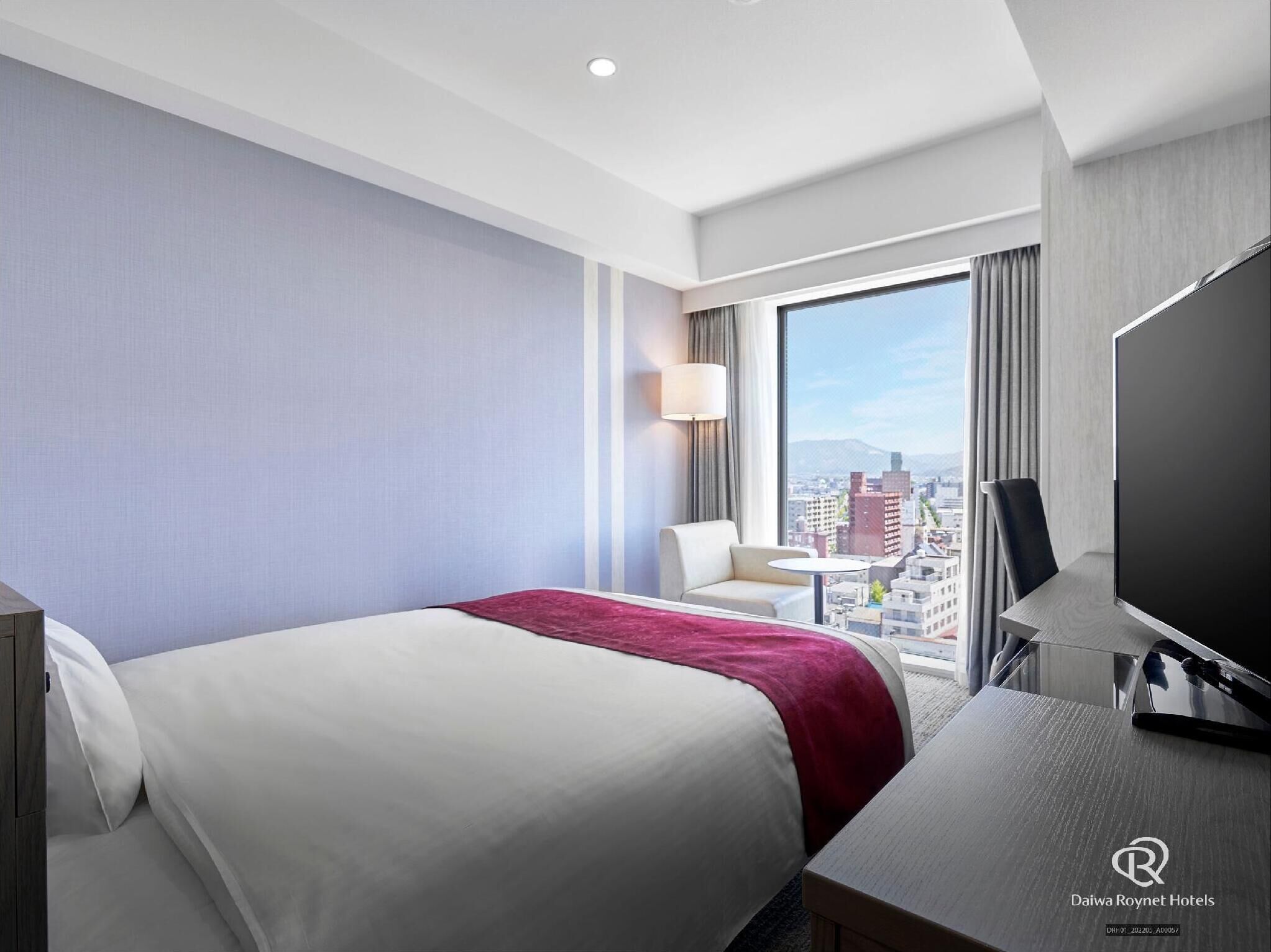 Down duvets, in-room safe, desk, blackout curtains