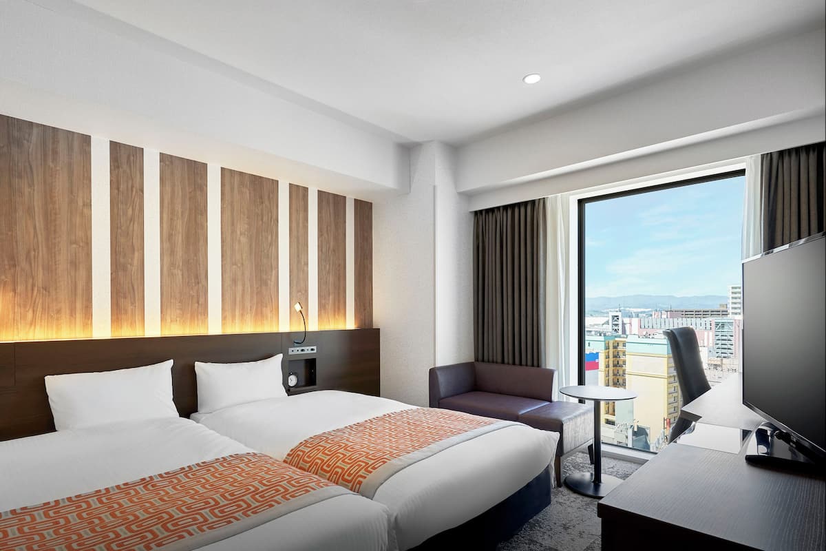 Down duvets, in-room safe, desk, blackout curtains