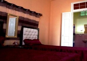 Desk, free WiFi - House la China 875 - Habitación 1 (Camaguey)