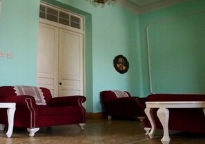 TV - House la China 875 - Habitación 1 (Camaguey)