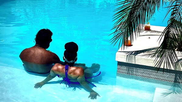 2 piscines a l'aire lliure (horari: 09:00-16:00) i cabanes gratuïtes