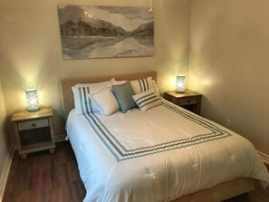 3 chambres, fer et planche à repasser, lit de bébé portatif