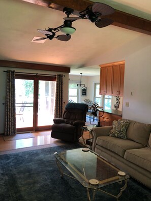 TV, fireplace, video-game console, DVD player - Charming Waterfront Home with Sunset Views & Deep Water on Wide Cove. (Moneta)