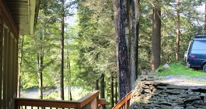 Belle maison en bois rond sur le ruisseau Loyalsock "RiviÚre Pa de l'année 2018"