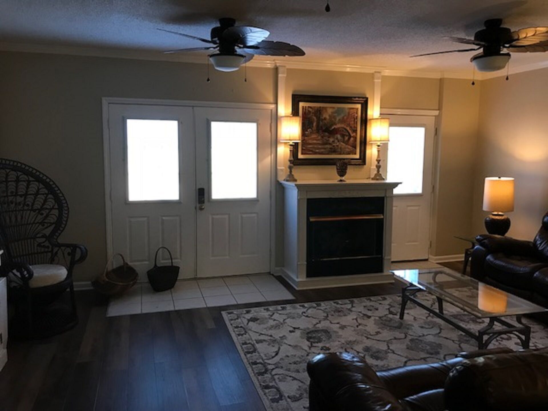 TV connectée, cheminée, jeux vidéo, lecteur de DVD