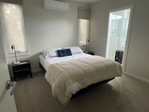 4 bedrooms, iron/ironing board, free WiFi