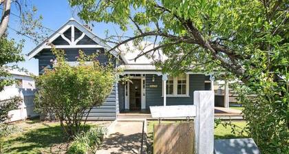 Fully equipped, centrally located and close to Armidale Hospital