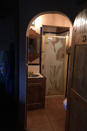 客房, 1 張特大雙人床, 無障礙, 山景 (Coyote Room) | 1 間睡房、羽絨被、特厚豪華床墊、獨特設計