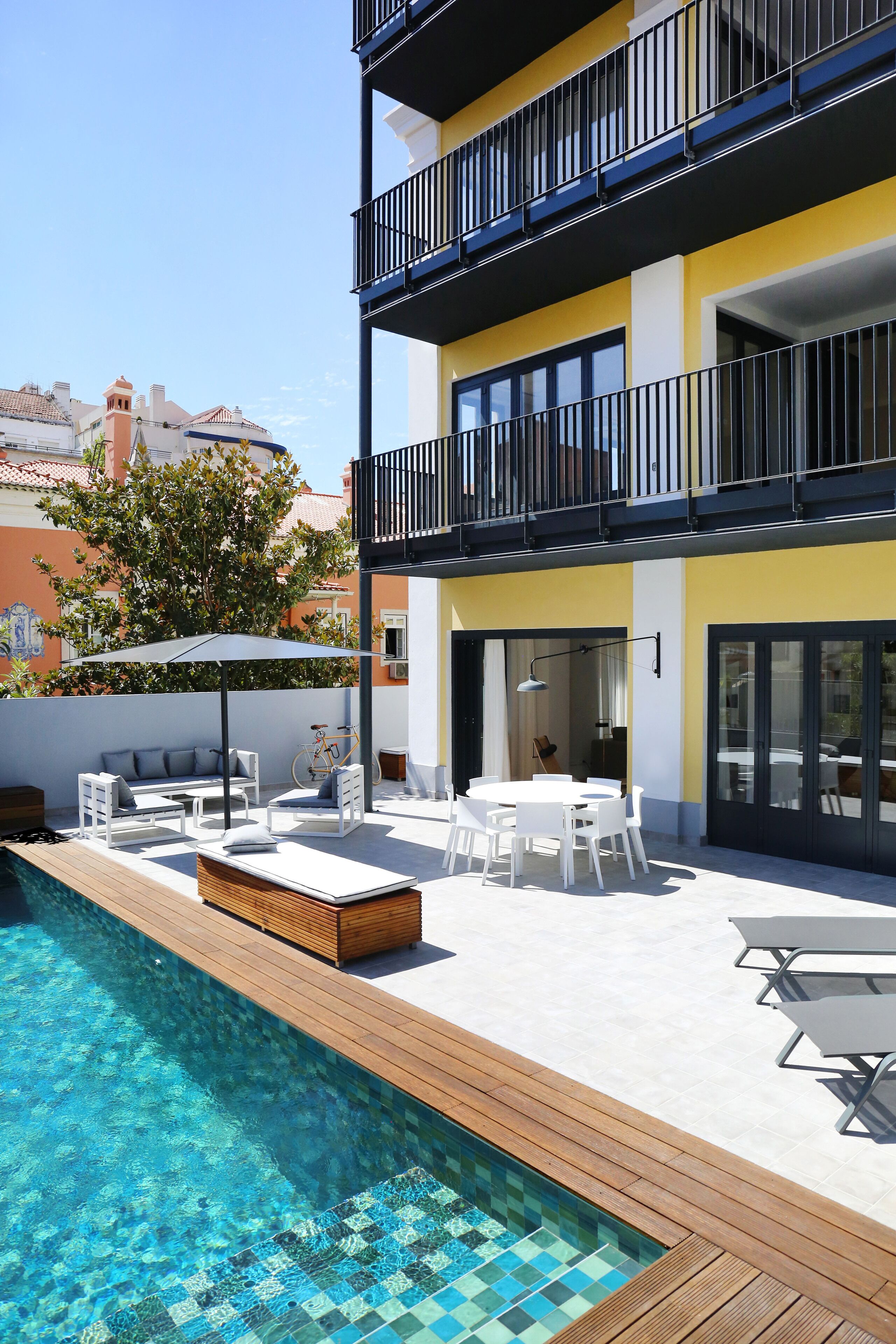 Utendørsbasseng og et oppvarmet basseng