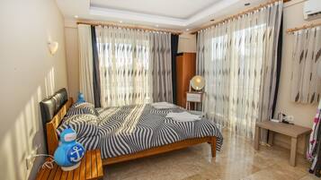 4 makuuhuonetta, silitysrauta/-lauta, vauvan matkasänky, ilmainen Wi-Fi