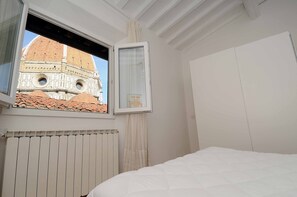 2 bedrooms, iron/ironing board, travel cot, free WiFi - LA CUPOLA apartment with a view of the cathedral, it feels like touching it! (Firenze)