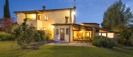 المنشأة من الخارج