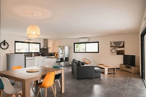 Interior - NEW VILLA WITH HEATED POOL (Messanges)