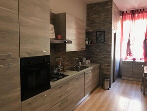 Réfrigérateur, micro-ondes, four, lave-vaisselle