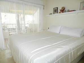 4 Schlafzimmer, Schreibtisch, Bügeleisen/Bügelbrett, Reisekinderbett