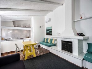 Télévision, cheminée