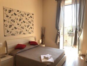 1 habitación, escritorio, tabla de planchar con plancha y wifi gratis 